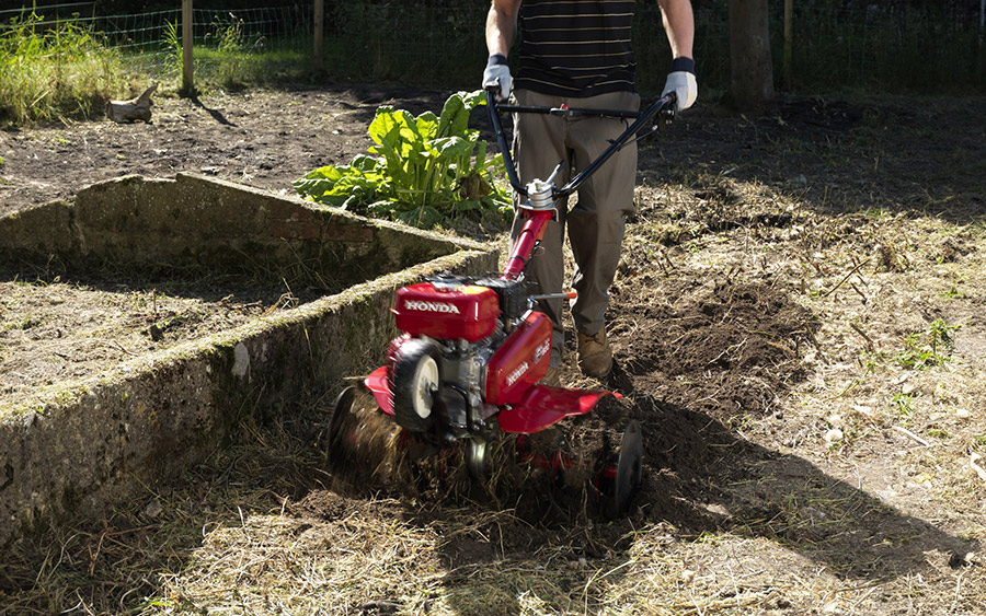 Przygotowanie gleby pod nowe nasadzenia w ogrodach