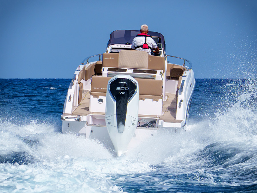 Silnik zaburtowy Honda V8 BF300 w kolorze białym Grand Prix White – stylowy design