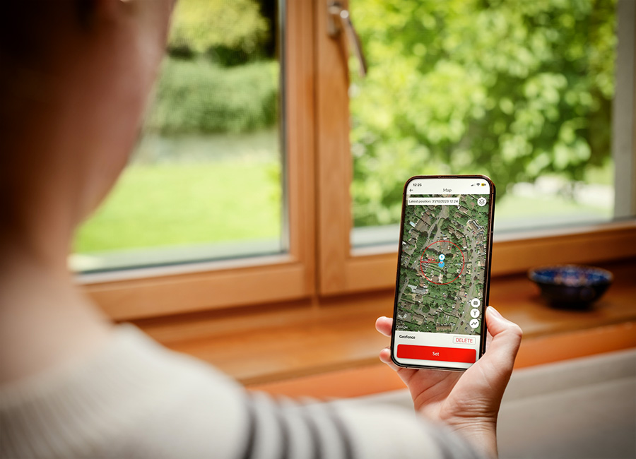 Honda Miimo Live sterowany aplikacją Alexa w nowoczesnym ogrodzie